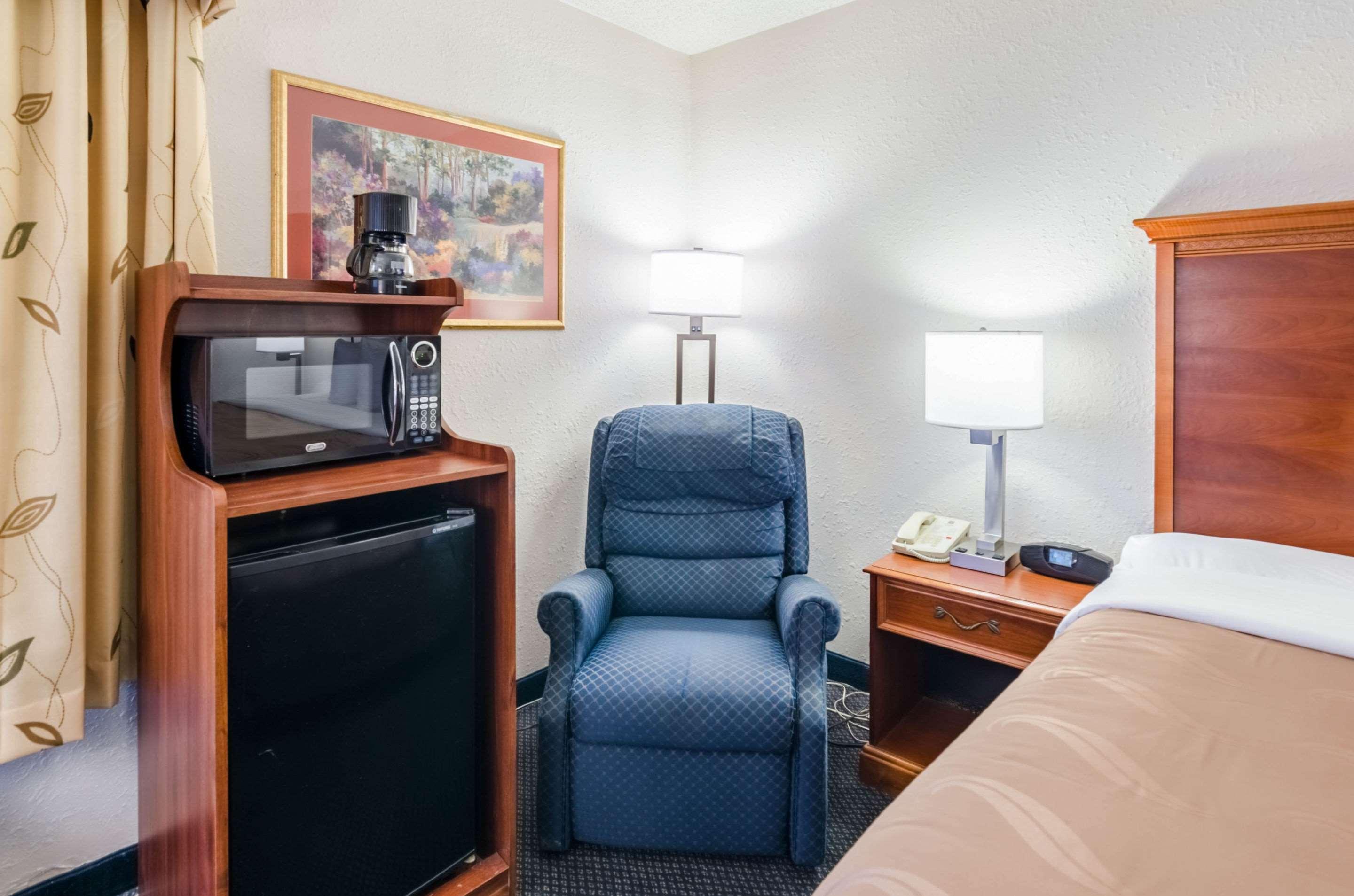 Quality Inn Lynchburg Near University Buitenkant foto